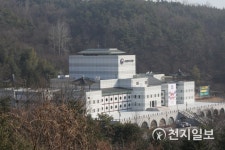 [인터뷰] 왕기석 국립민속국악원장 창극단 놀러갔다 덜컥 캐스팅… 판소리, 세계화 가능성 충분