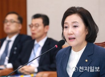 답변하는 박영선 중소벤처기업부 장관 후보자