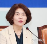 발언하는 한정애