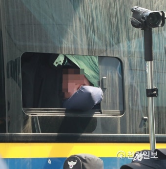 나경원 황교안 사퇴 요구하는 대학생