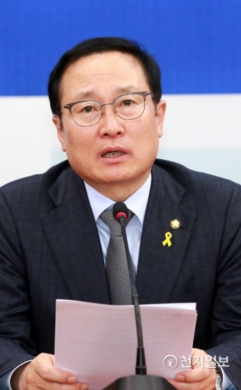 3당 원내대표 회동 관련 발언하는 홍영표
