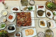 곡성군, 석곡흑돼지 요리 명성 되찾는다