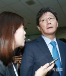 답변하는 유승민 의원