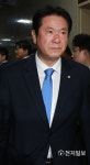 바른미래당 의원총회 참석하는 이동섭