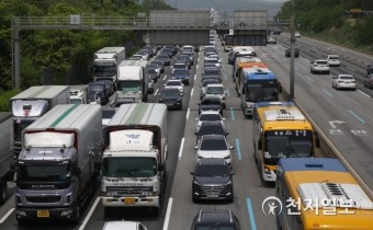 [천안] 어린이날 연휴, 주차장으로 변한 경부고속도로 하행선