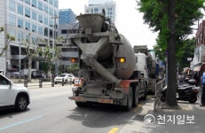 [현장in] 기름값 상승에 직격탄 맞아… 한숨 내쉬는 운송업자들