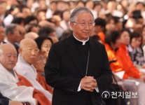 부처님 오신날 봉축법요식 참석한 김희중 대주교