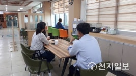 영동군 양산면사무소, 카페 같은 쉼터 눈길