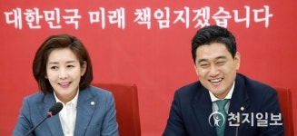 활짝 웃는 나경원-오신환 원내대표