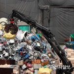 생활 폐기물 처리하는 고물상