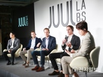 답변하는 쥴랩스(JUUL Labs) 관계자들