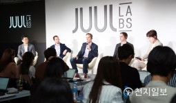 답변하는 쥴랩스(JUUL Labs) 관계자들