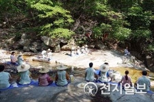 무더위 속 지친 심신 달랠 양산 통도사로 떠나볼까?