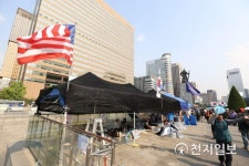 대한애국당 광화문 천막 재설치