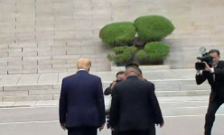 [판문점 회동] 남북미 정상, 정전 66년 만에 처음 판문점 JSA 군사분계선 회동