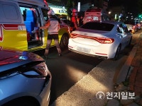 진주 시청사거리서 승용차 2중 추돌사고… 5명 부상