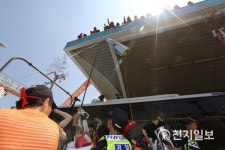 경찰과 충돌 빚는 톨게이트 노조