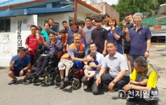 행복플러스연구소, 30도 웃도는 무더운 날씨 속 샬롬의 집 봉사활동