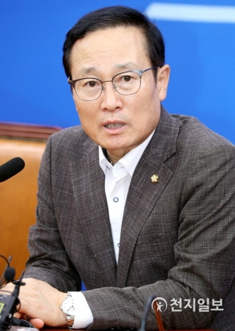 '정개특위 위원장 내정' 홍영표 의원