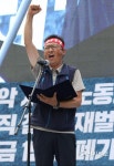 투쟁 외치는 김명환 위원장