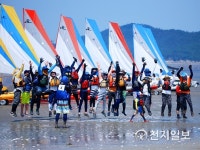 [지역축제] 슬로시티 증도 섬 갯벌 축제… 도심에서 떠나 해양레포츠 즐기며 힐링
