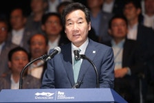 '민감한 한일관계'에… 文대통령 이어 李총리도 휴가 반납