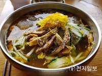 [지역명물] 여름철 살얼음 동동 진주냉면 한 그릇… 해물육수와 육전 조합 일품