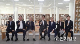 충남도 도정 길잡이 선배 도지사와 현안 논의