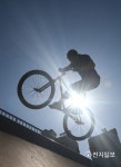 멋진 자전거 묘기