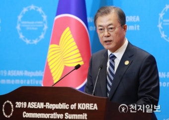 [한·아세안 정상회의] 공동언론 발표하는 문 대통령