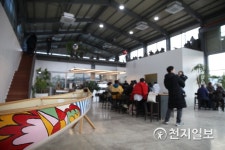 [잠시 떠나볼까] 비경 가득한 속초서 즐기는 뉴트로 여행