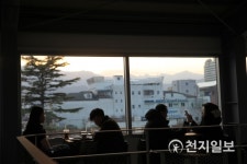 [잠시 떠나볼까] 비경 가득한 속초서 즐기는 뉴트로 여행