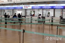 발길 뜸한 인천공항 여행사 창구