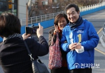 이낙연 전 총리, 평창동 주민과 함께