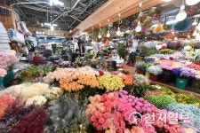 부산은행, 지역 꽃시장에 활력… 발렌타인데이에 장미꽃 드려요