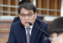 답하는 노태악
