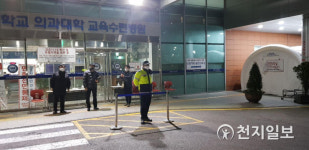경찰이 경호 중인 창원 한마음 병원 입구