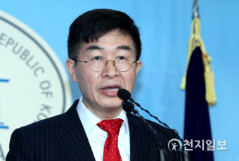공관위원 발표하는 공병호