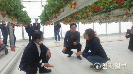 부안군의회 산업건설위원, 딸기농장 찾아 소통의정