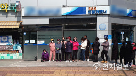 [진주] 약국 앞 코로나19 공적마스크 구매 행렬
