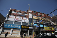 적막감 감도는 은혜의 강 교회