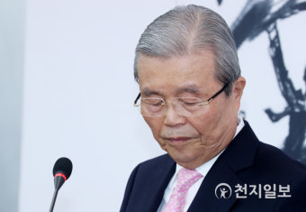 생각에 잠긴 김종인 총괄선대위원장