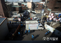 긴장감 흐르는 사랑제일교회 앞