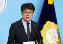 진성준, 코로나19극복위원회 브리핑