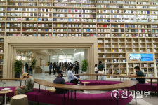 [르포] 전국서 6번째 정약용도서관 개관…남녀노소 북적