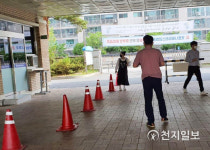 [르포] 광주 준비 속 2차 등교… 기쁘고 설레지만 걱정 반, 반가움 반