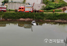 [진주] 금산면 저수지에 승용차 추락… 운전자 30대 구조