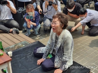 이용수 할머니, 정의연 재차 비판 