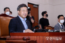 [천지포토] 발언하는 윤호중 법사위원장