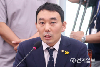 [천지포토] 소감 밝히는 김용민 의원